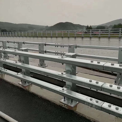 橋梁防撞護欄